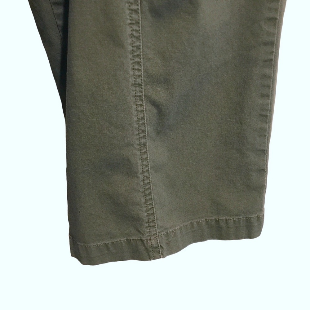 Dockers for Women Favorite Fit Cropped Cargo Pants Green - Picture 6 of 11